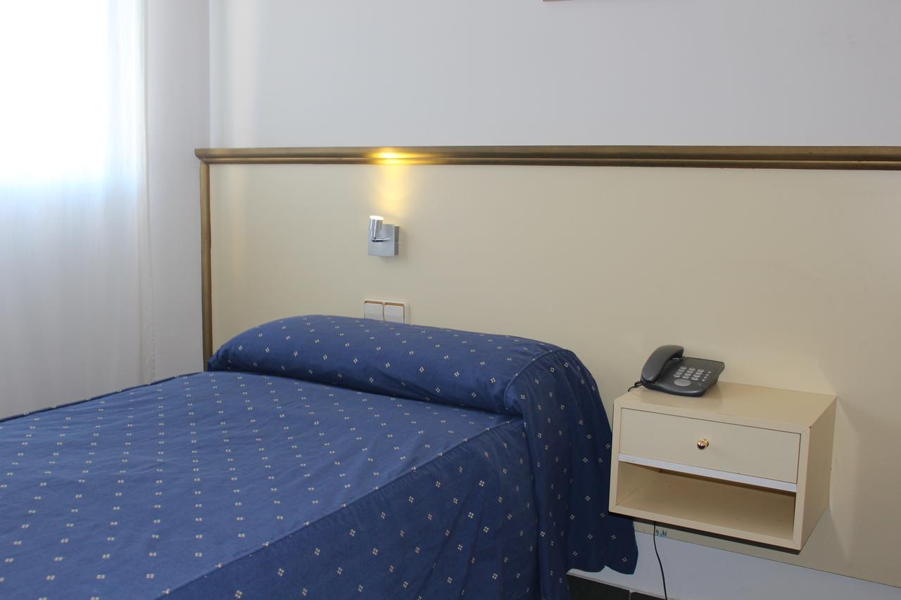 Hotel Velilla เบลีญา เด ซานอันโตนิโอ ภายนอก รูปภาพ