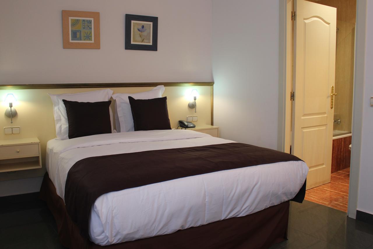 Hotel Velilla เบลีญา เด ซานอันโตนิโอ ภายนอก รูปภาพ