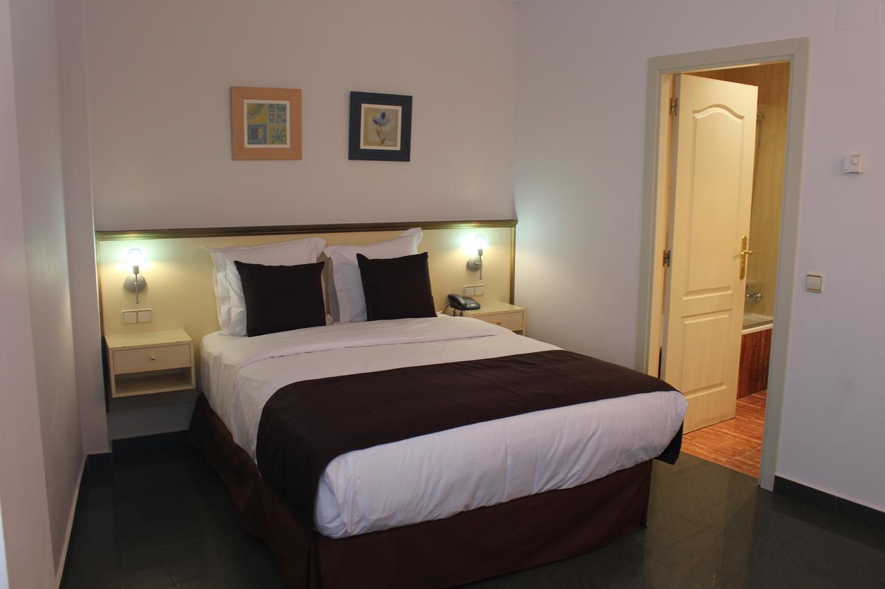 Hotel Velilla เบลีญา เด ซานอันโตนิโอ ภายนอก รูปภาพ