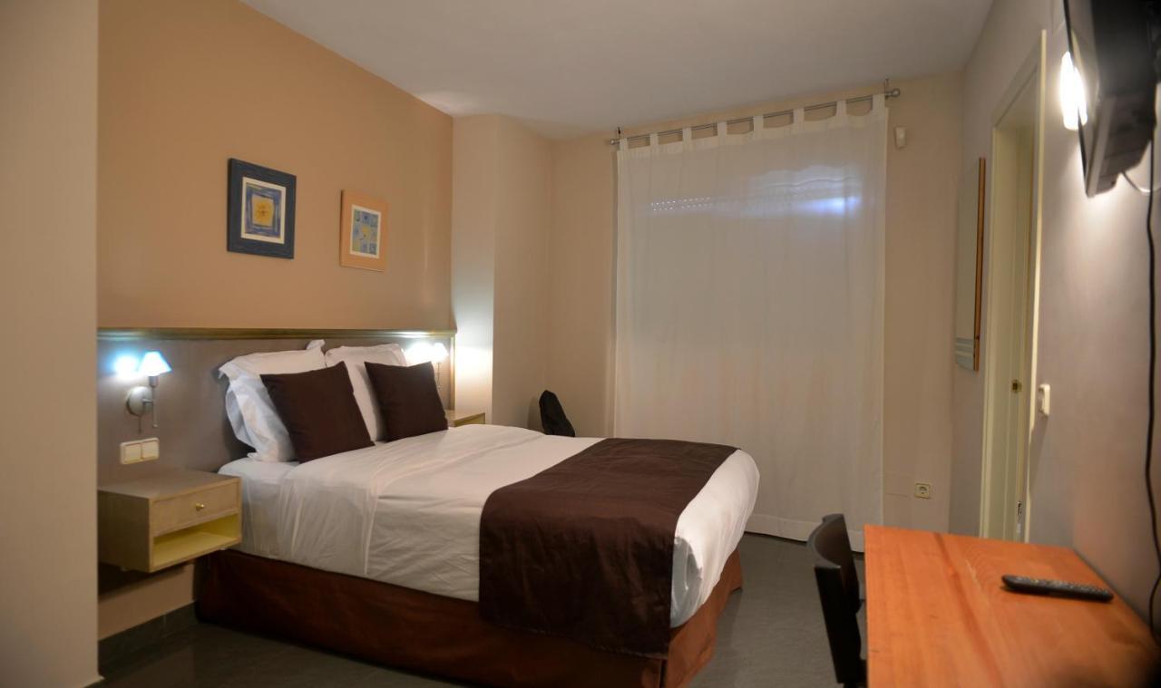 Hotel Velilla เบลีญา เด ซานอันโตนิโอ ภายนอก รูปภาพ