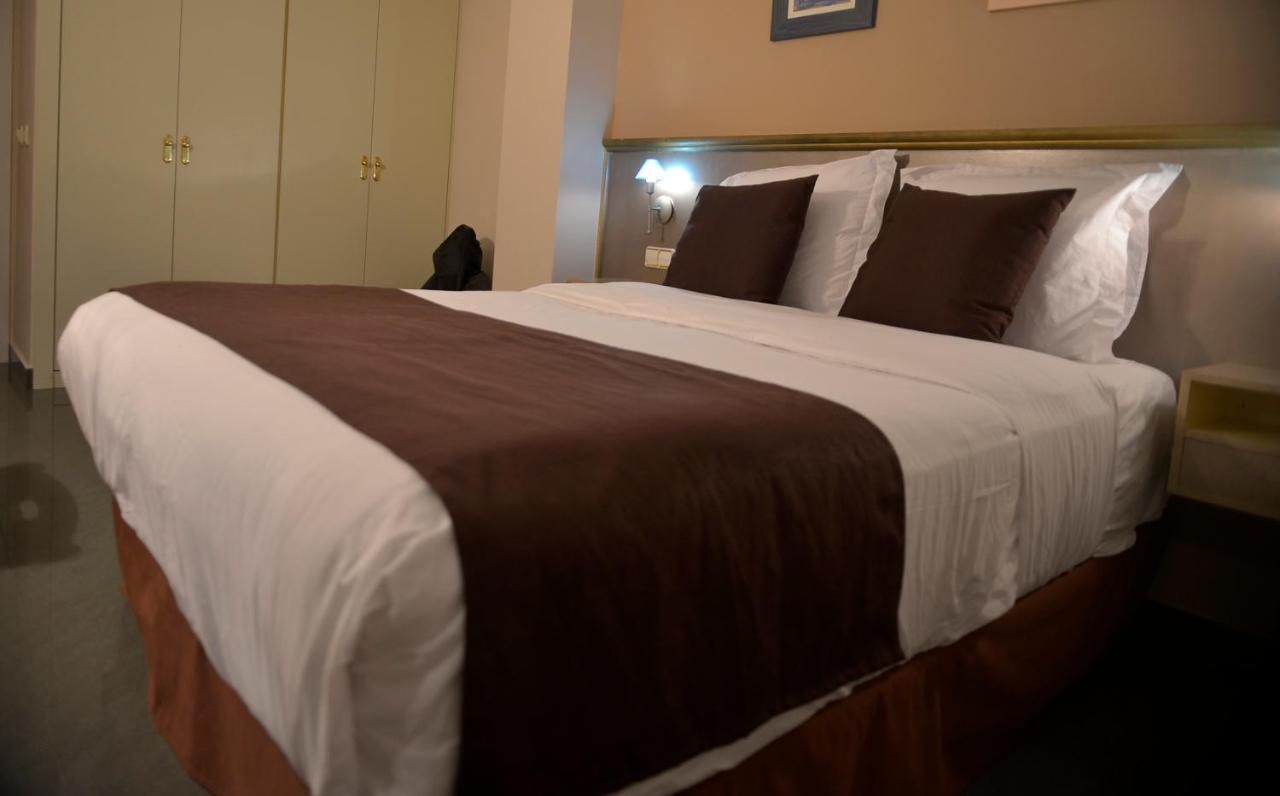 Hotel Velilla เบลีญา เด ซานอันโตนิโอ ภายนอก รูปภาพ