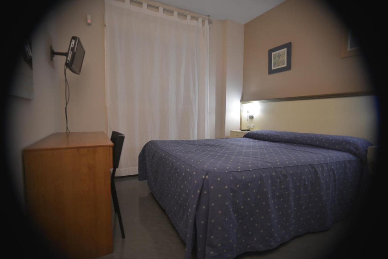 Hotel Velilla เบลีญา เด ซานอันโตนิโอ ภายนอก รูปภาพ